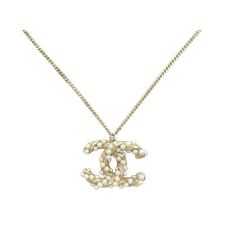 collier chanel logo